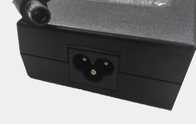 محول تيار متردد دلتا ADP-180MB - مراجعة Laptop Charger وسعره